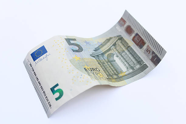 Resultado de imagem para cinco euros